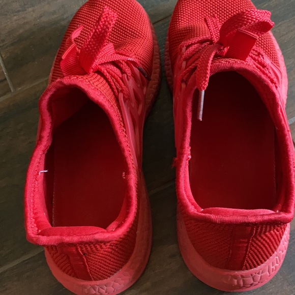 Red sneakers sz 8 - Picture 4 of 6